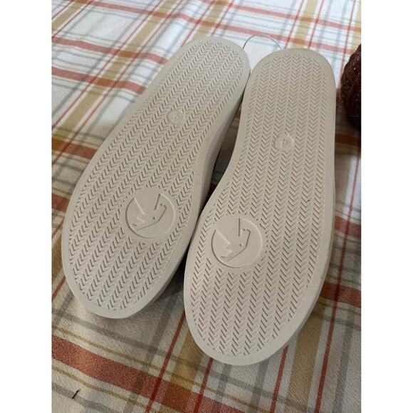 NEW Size 4 Girls Cheetah Shoes - Picture 7 of 7